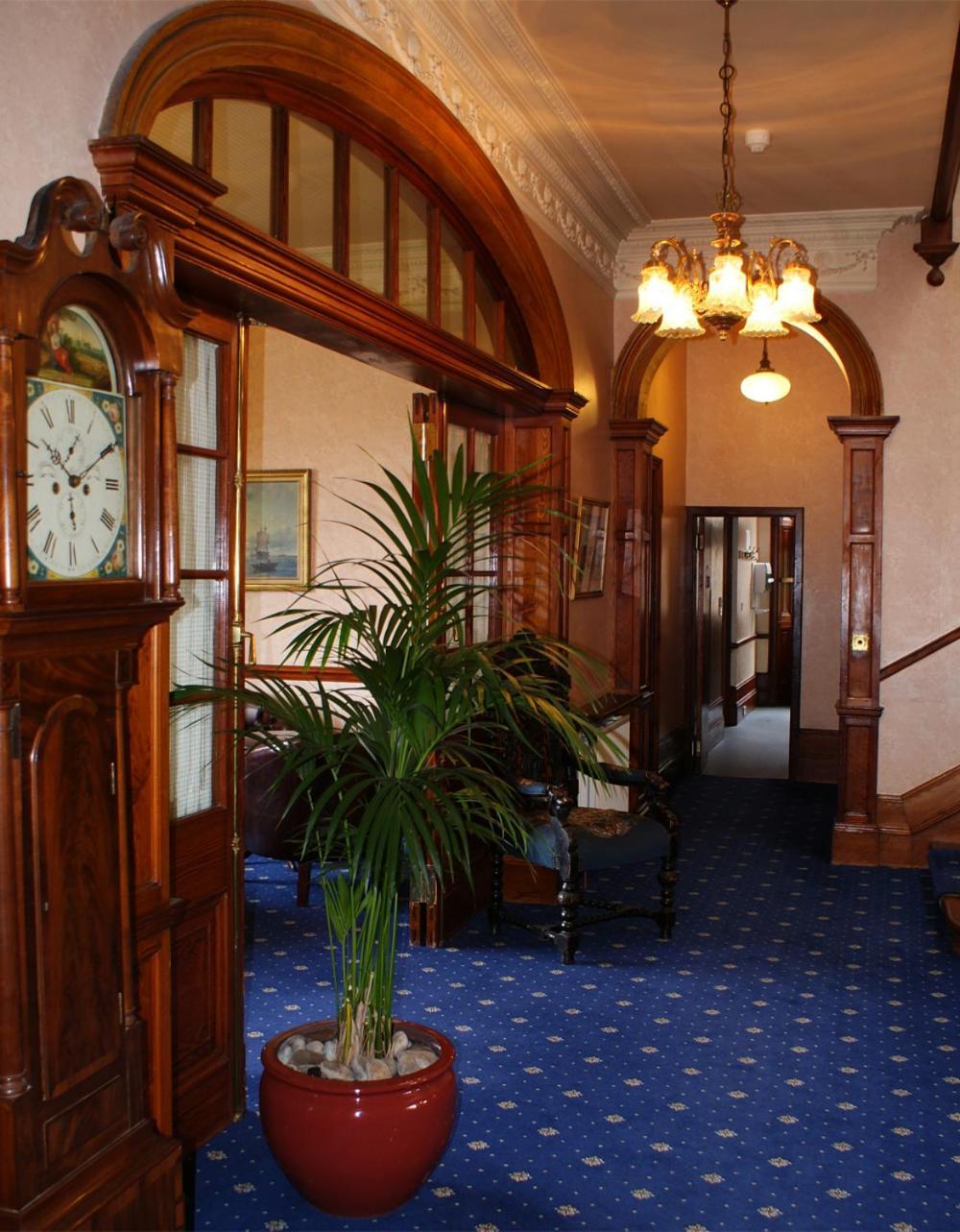 Ramnee Hotel Форрес Экстерьер фото